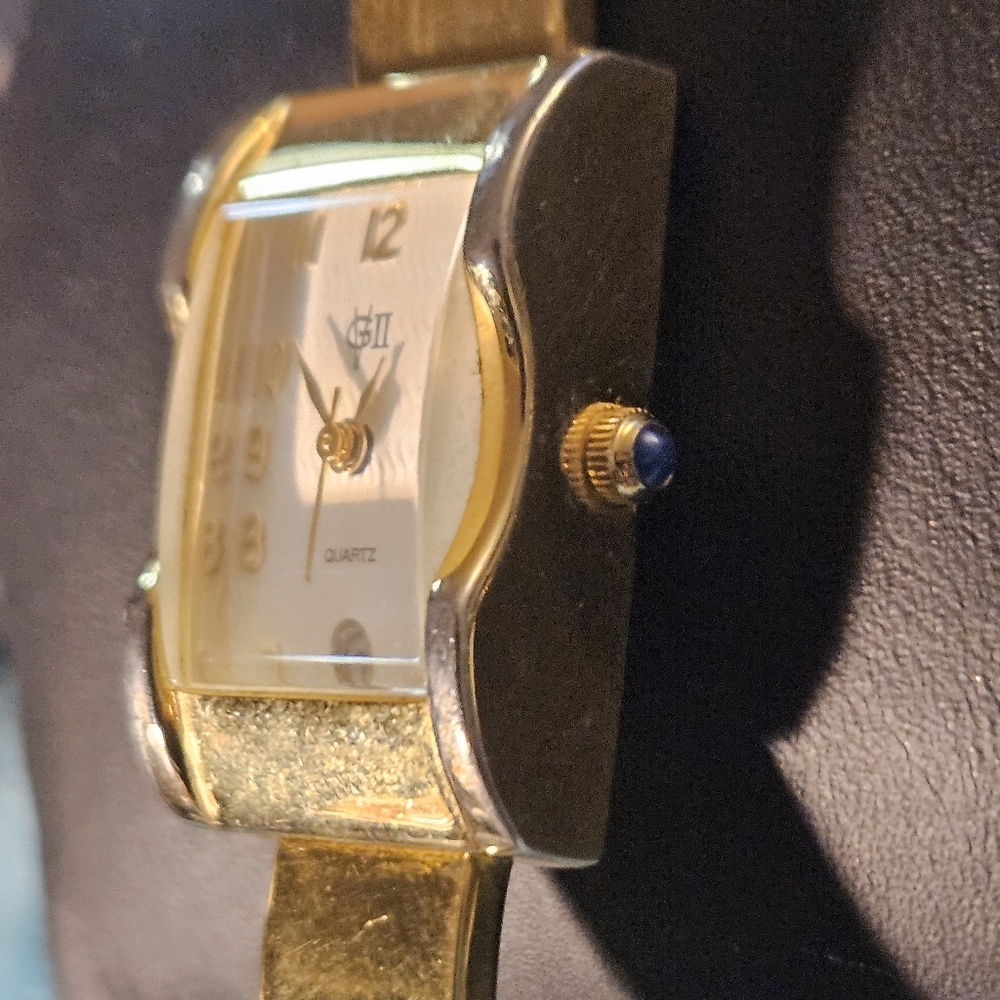 VINTAGE GV2 TANK WATCH